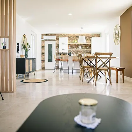 Holiday home De Charme Avec Spa, Terrasse Et Grand Jardin, Au Coeur Des Vignobles Entre Moulins Et Vichy - Fr-1-489-507